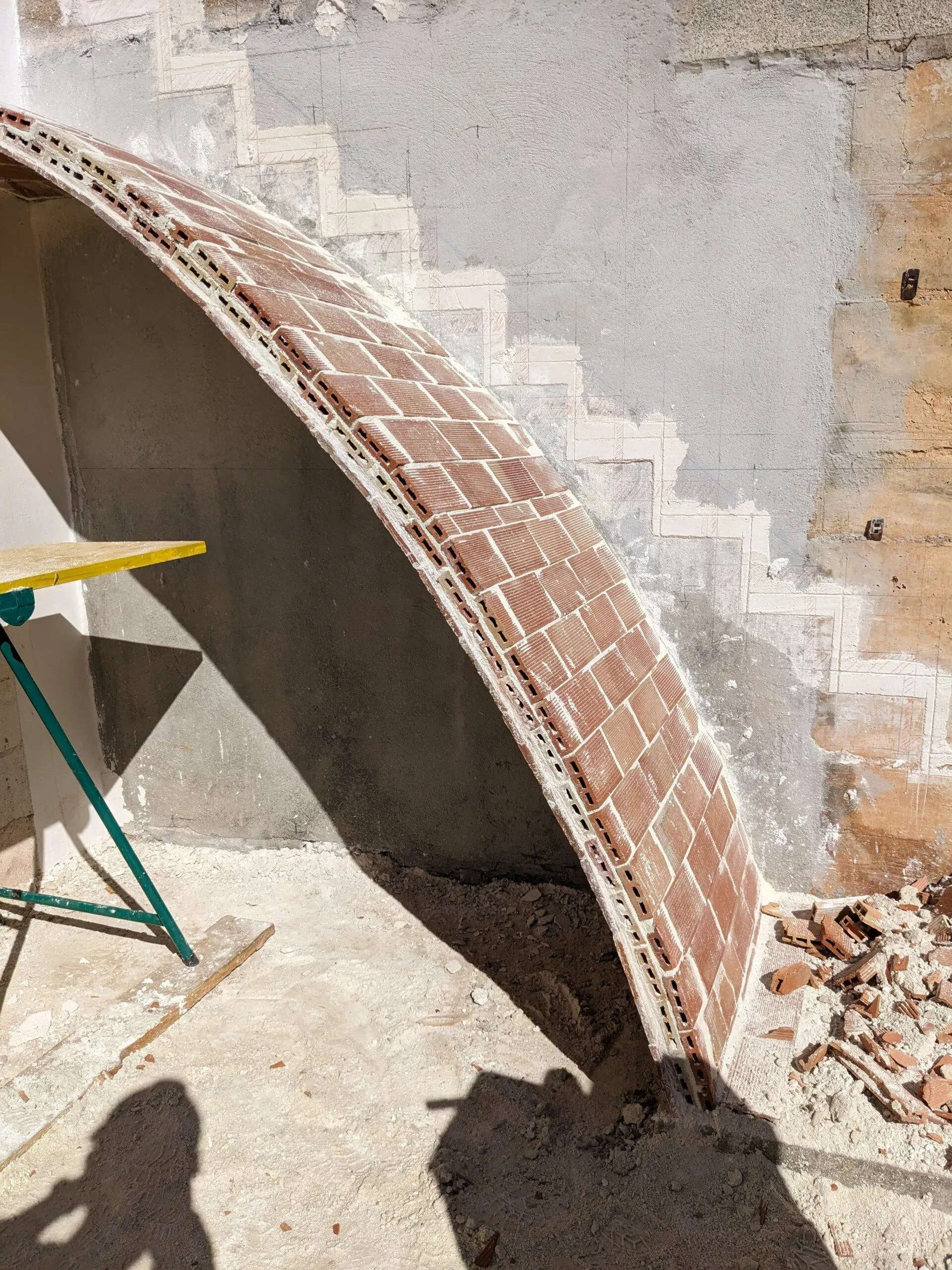 Estructura de la bóveda avanzando en el espacio, sin necesidad de cimbra ni soportes adicionales