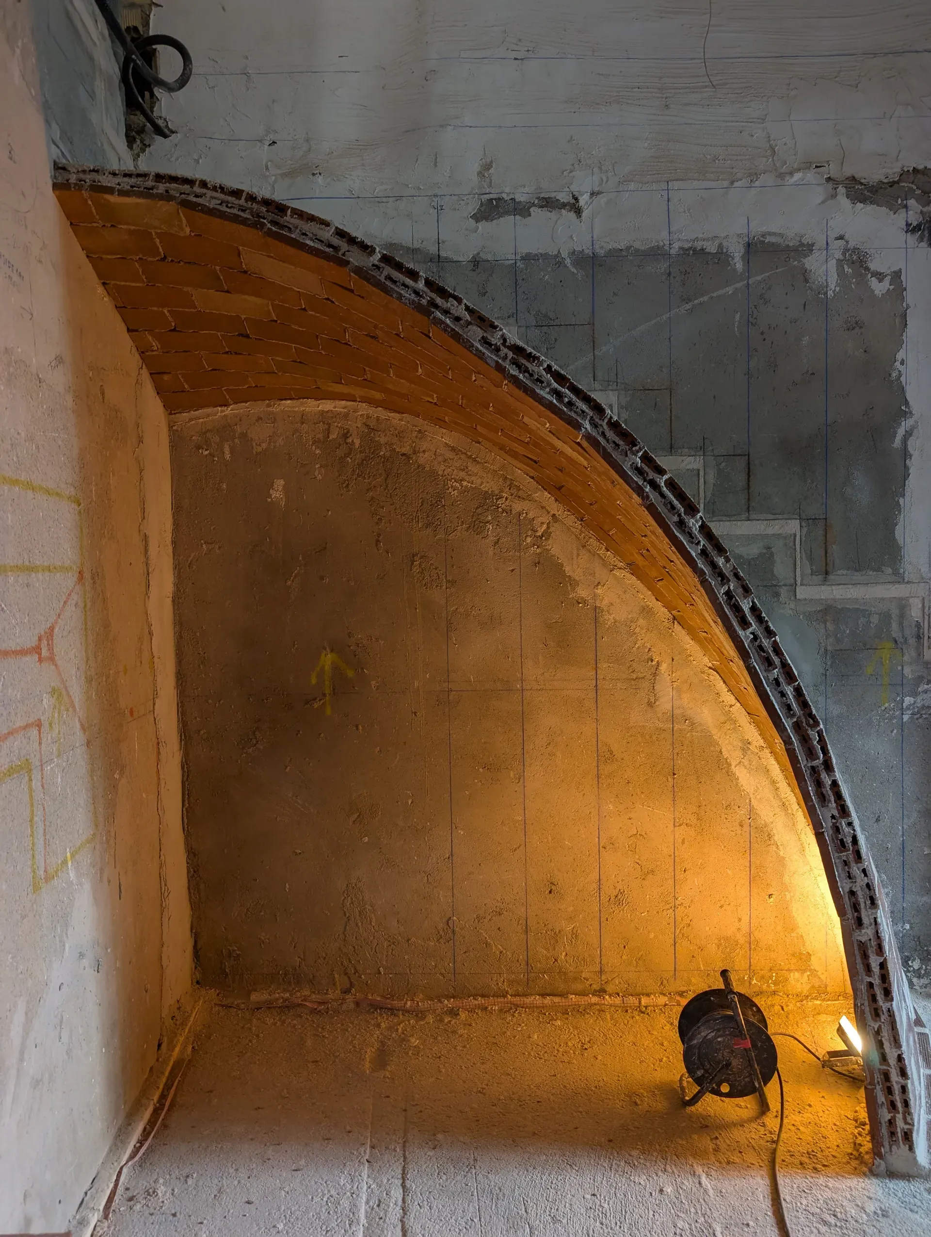 Primer tramo de la escalera finalizado