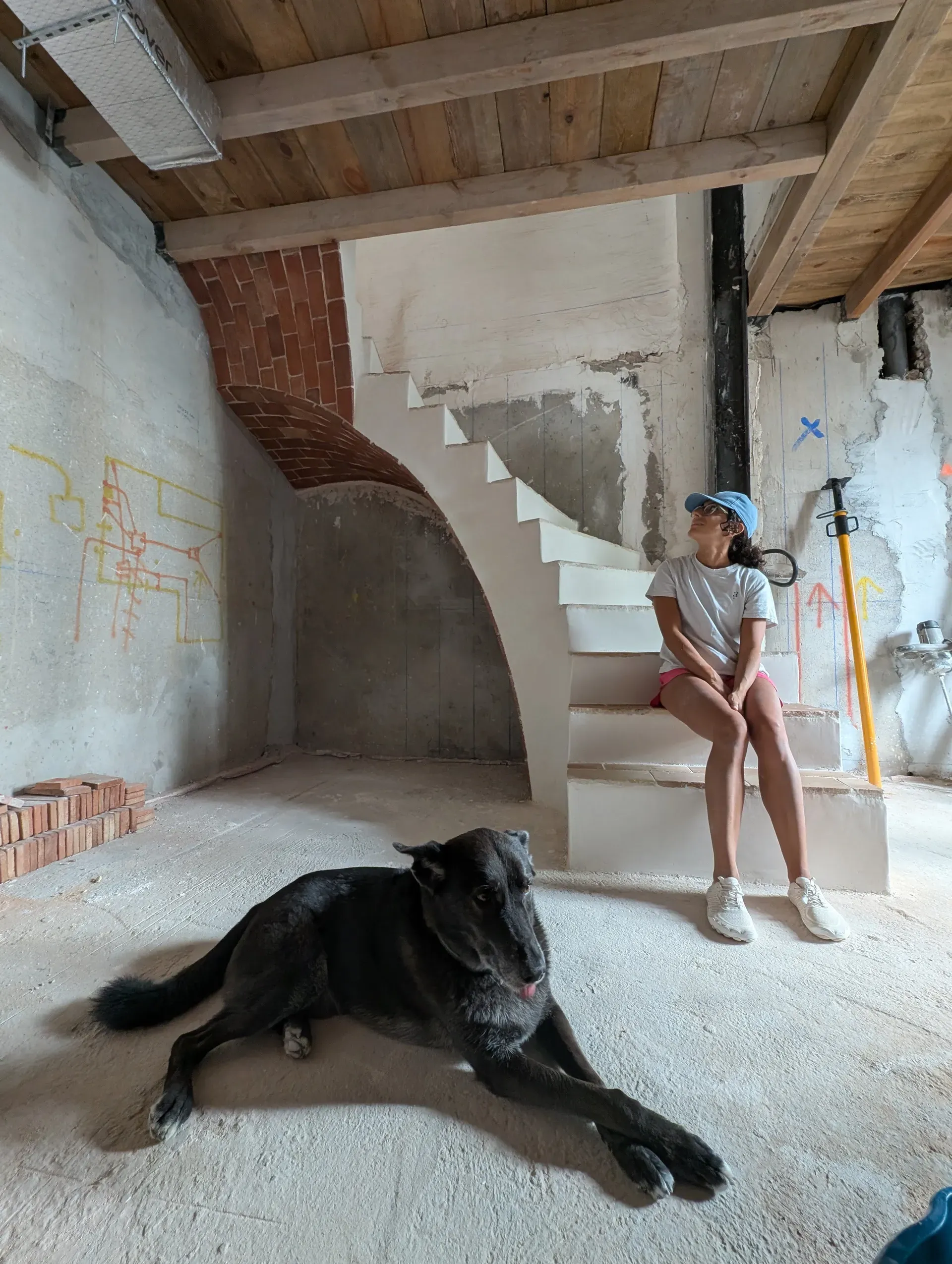 Descanso en la escalera en fase final de obra