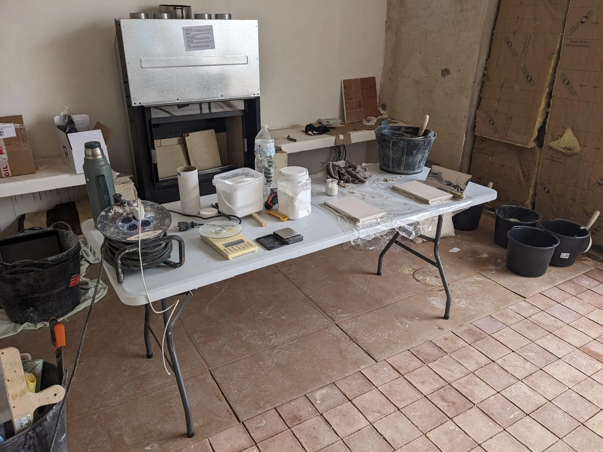 Laboratorio de taller de Alqatifa, espacio de formulación y control de calidad de los morteros